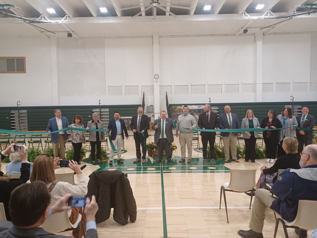 Glen Oaks Hosts Ribbon Cutting For South Side Renovations